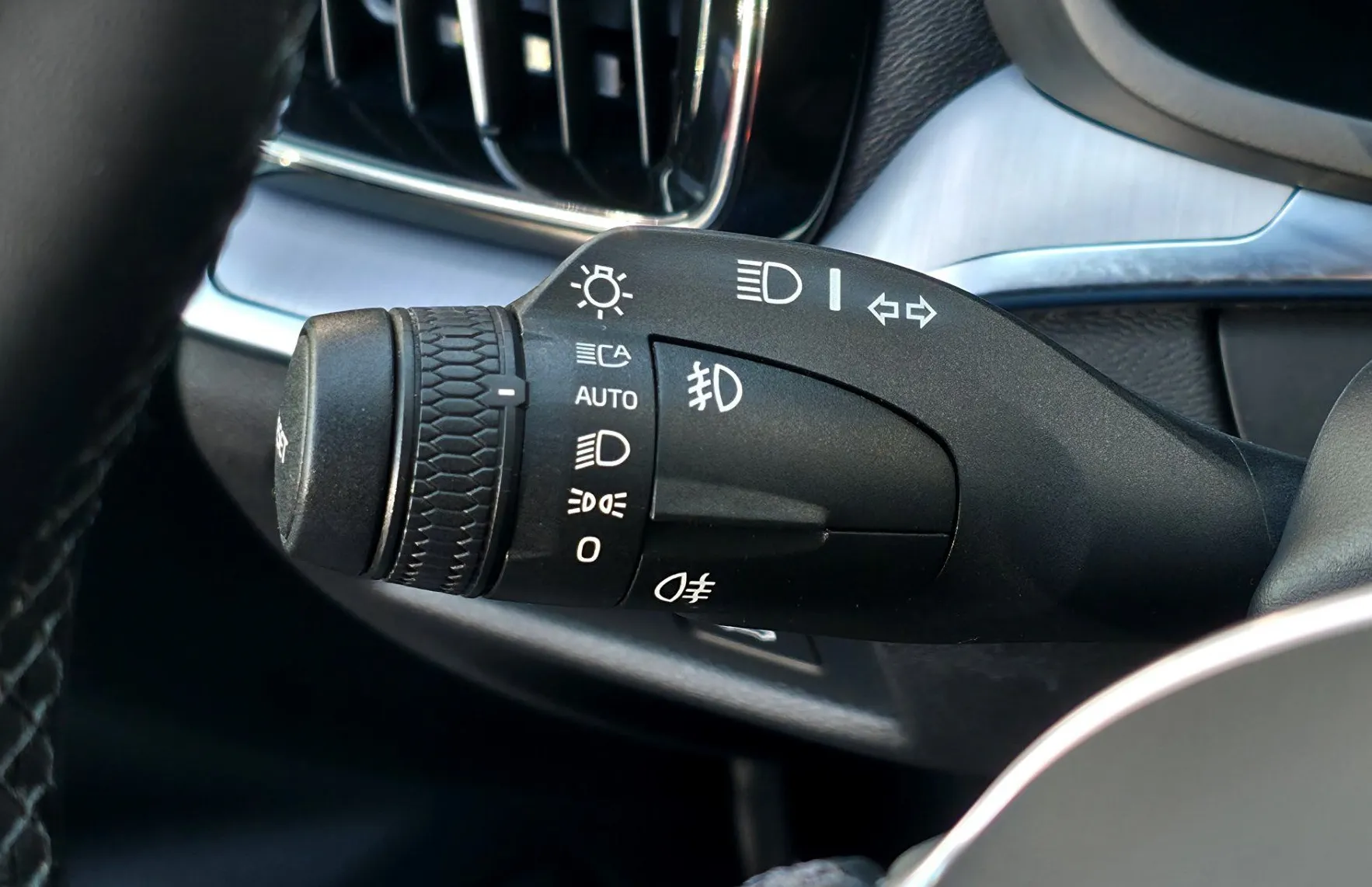 Zunanja slika - Volvo V60 - B4D Core AT FULLED•AMBIENT•ACC•VIRTUAL•KEYLESS•18 - 11