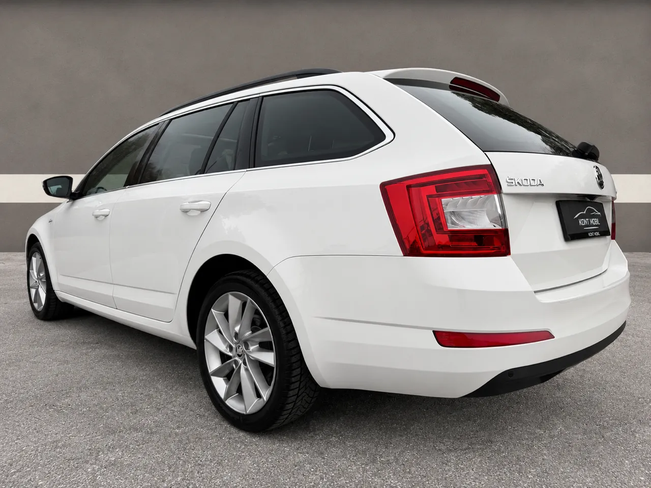 Zunanja slika - Škoda Octavia - 2.0 TDI DSG 4x4 LAURIN CLEMENT 2.LASTNIK PANO. - 3