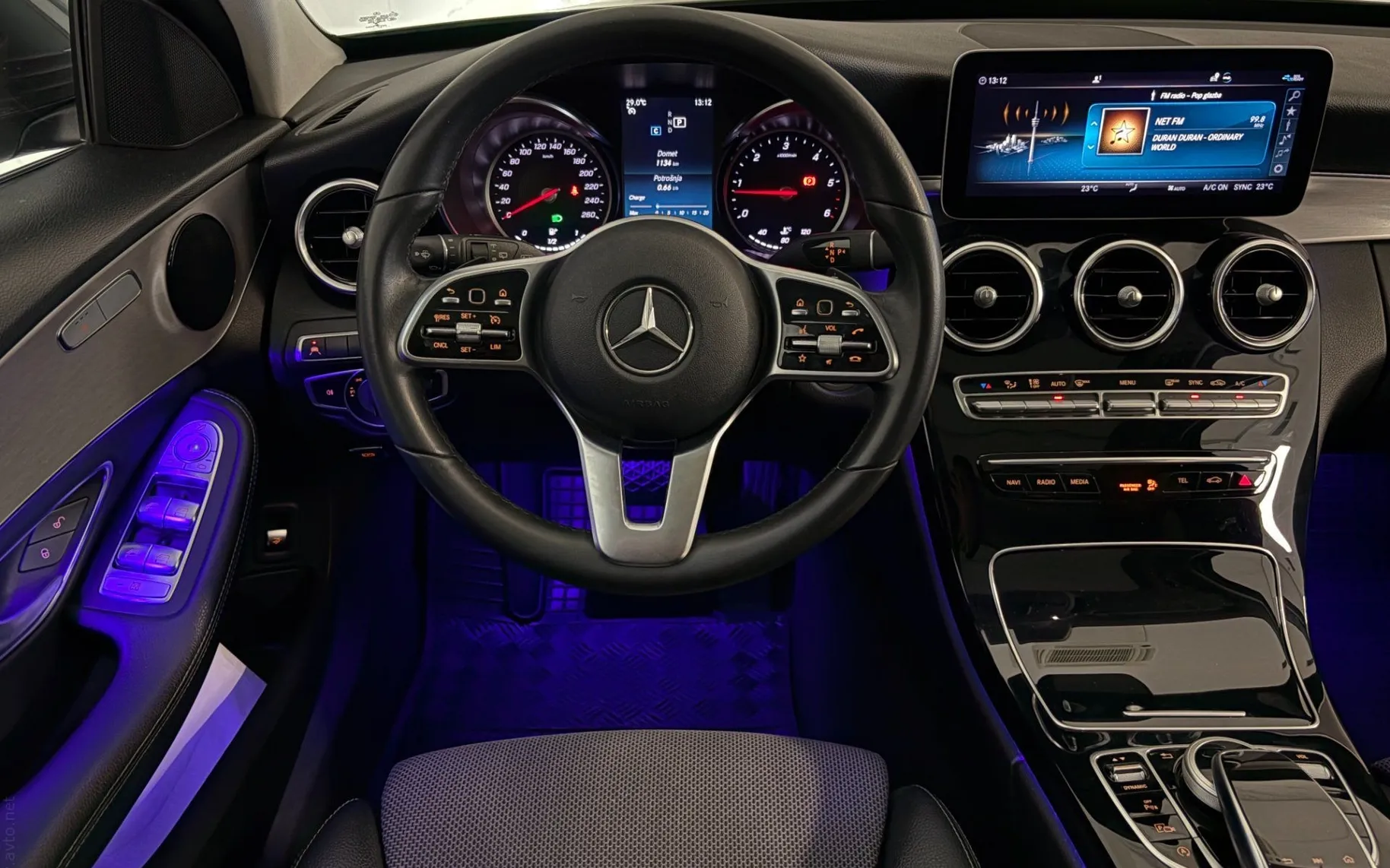 Notranja slika - Mercedes-Benz C-Razred - 220d T AMG-Line|Tempomat|Panorama|Kamera|MrtviKot| - 10