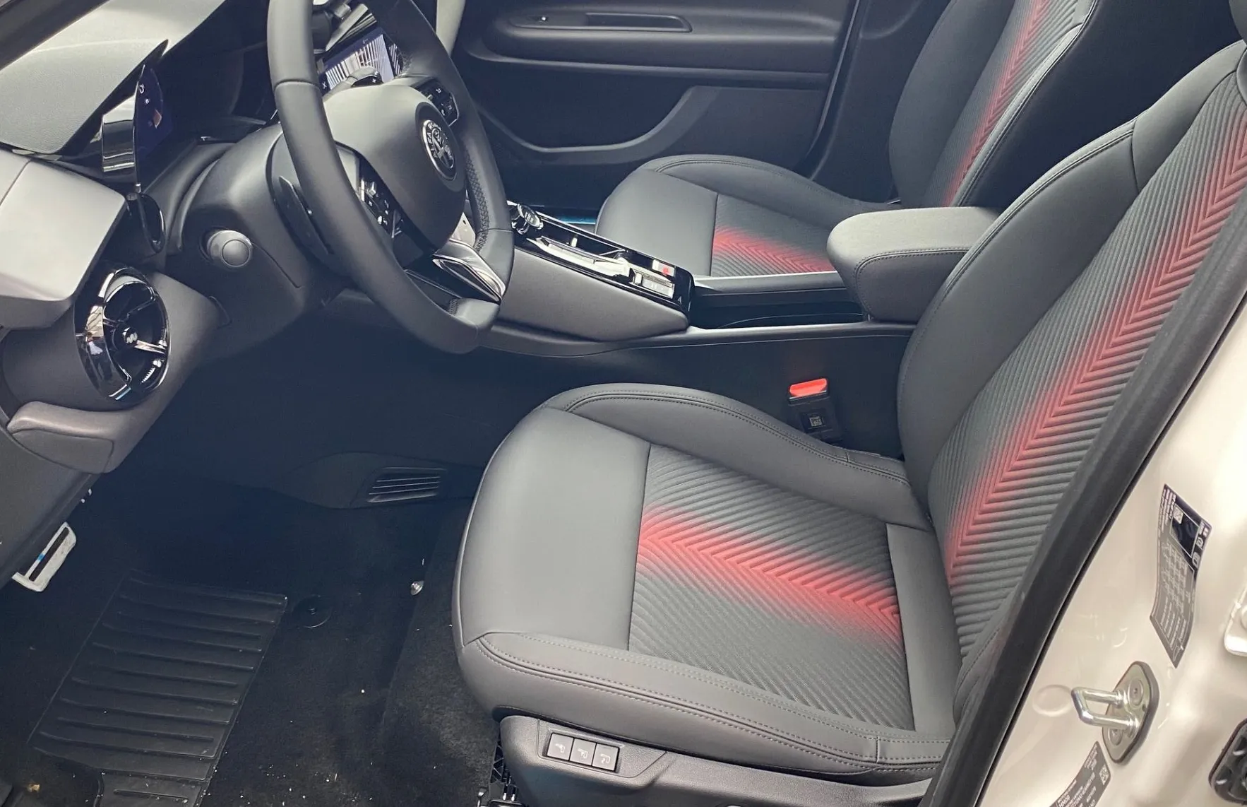 Zunanja slika - Alfa Romeo Junior - 1.2 E-DCT6 MHEV100 kW  136KM  SPECIALE - 4