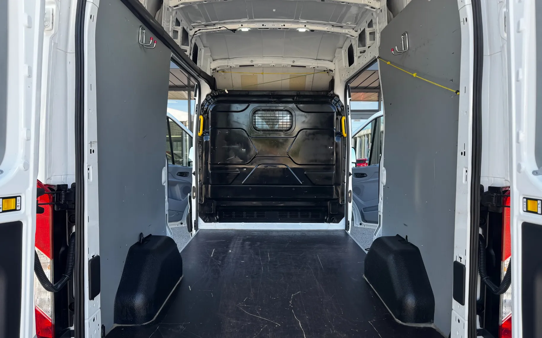 Zunanja slika - Ford Transit - Furgon 350 L2H2 2,2 TDCi Trend - 19