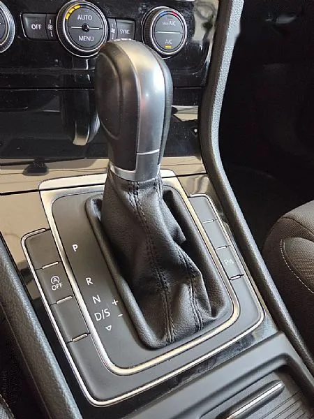 Zunanja slika - Volkswagen Golf - 1.6 TDI 85Kw BMT DSG NAVI GLAVNI SERVIS - 15