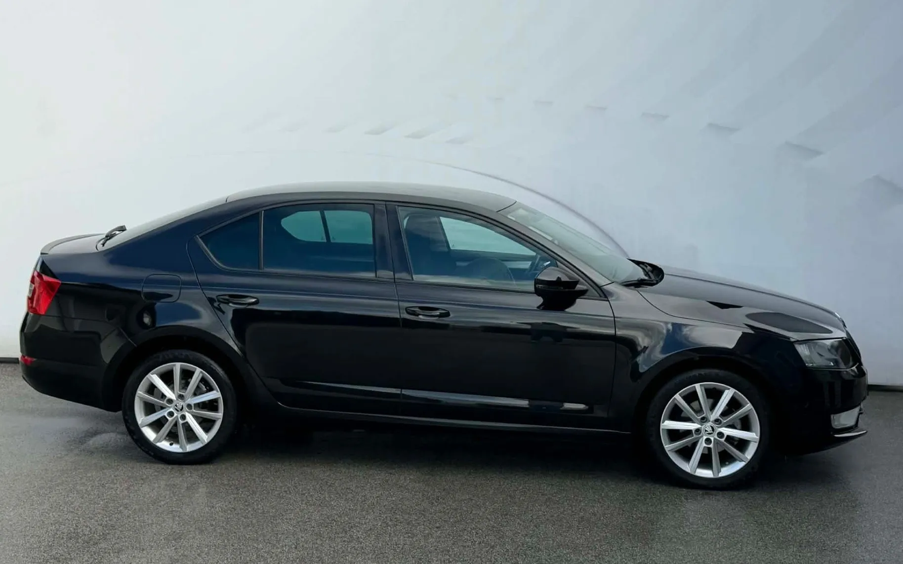 Zunanja slika - Škoda Octavia - 1.6 TDI-RS-185.000km-LIZING ZA TUJCE-ODLIČEN... - 4