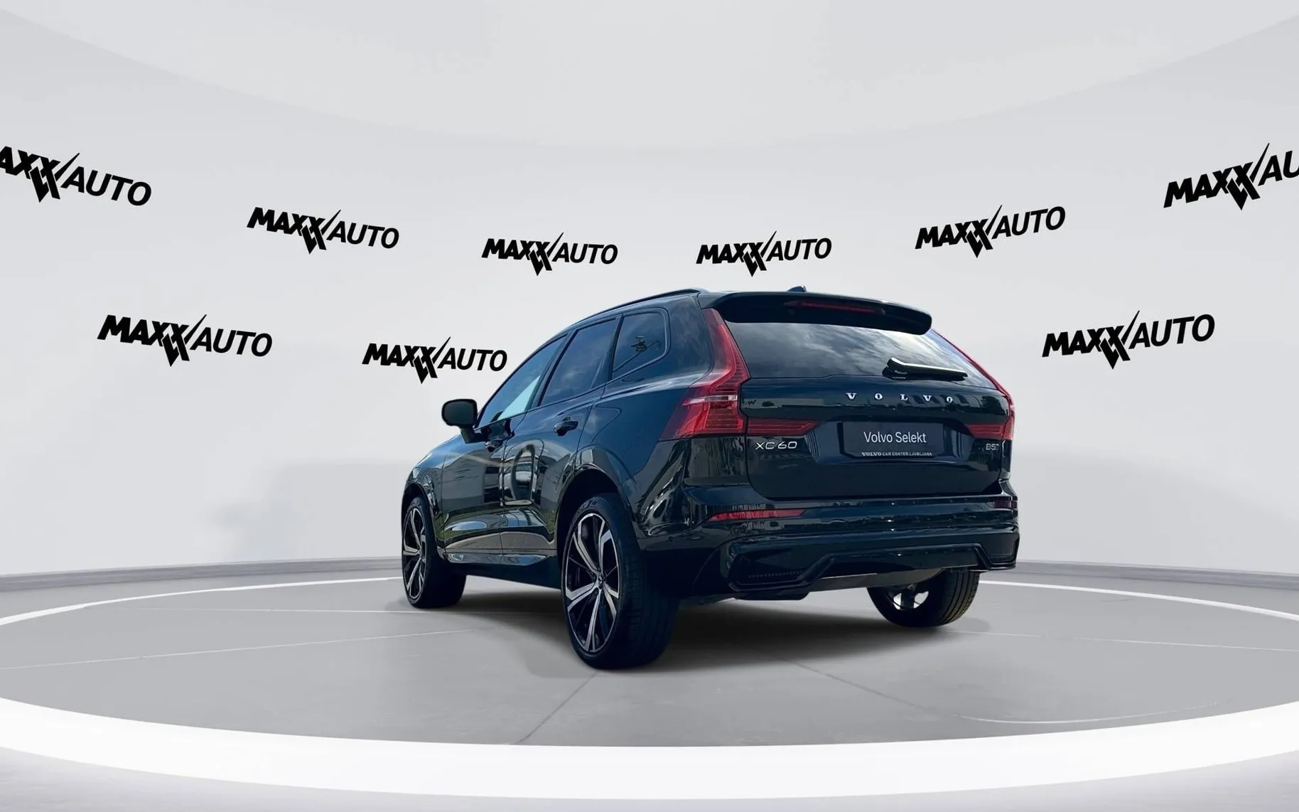Notranja slika - Volvo XC60 - B5 P AWD Plus Dark Avt. - 7