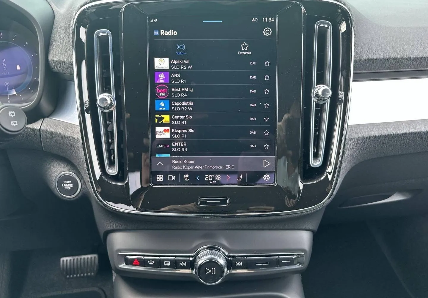 Notranja slika - Volvo XC40 - B3P Plus Dark Avt. - 16