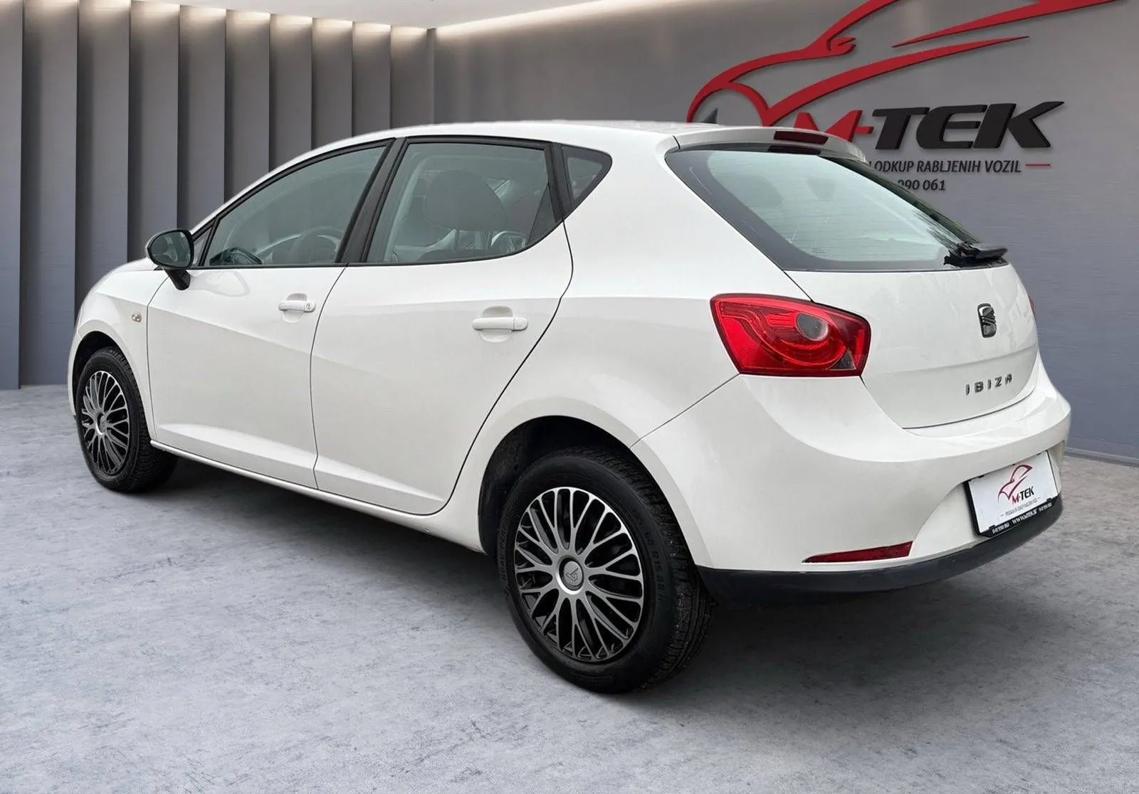 Notranja slika - Seat Ibiza - 1.6 TDI DPF 66KW STYLE EURO 5... - 9