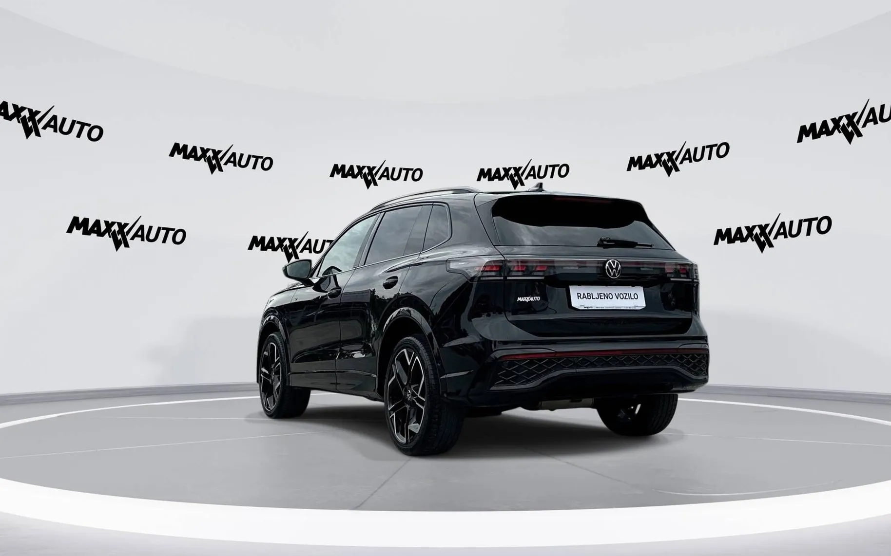 Notranja slika - VW Tiguan - 4motion 2.0 TDI BMT R-Line DSG - 7