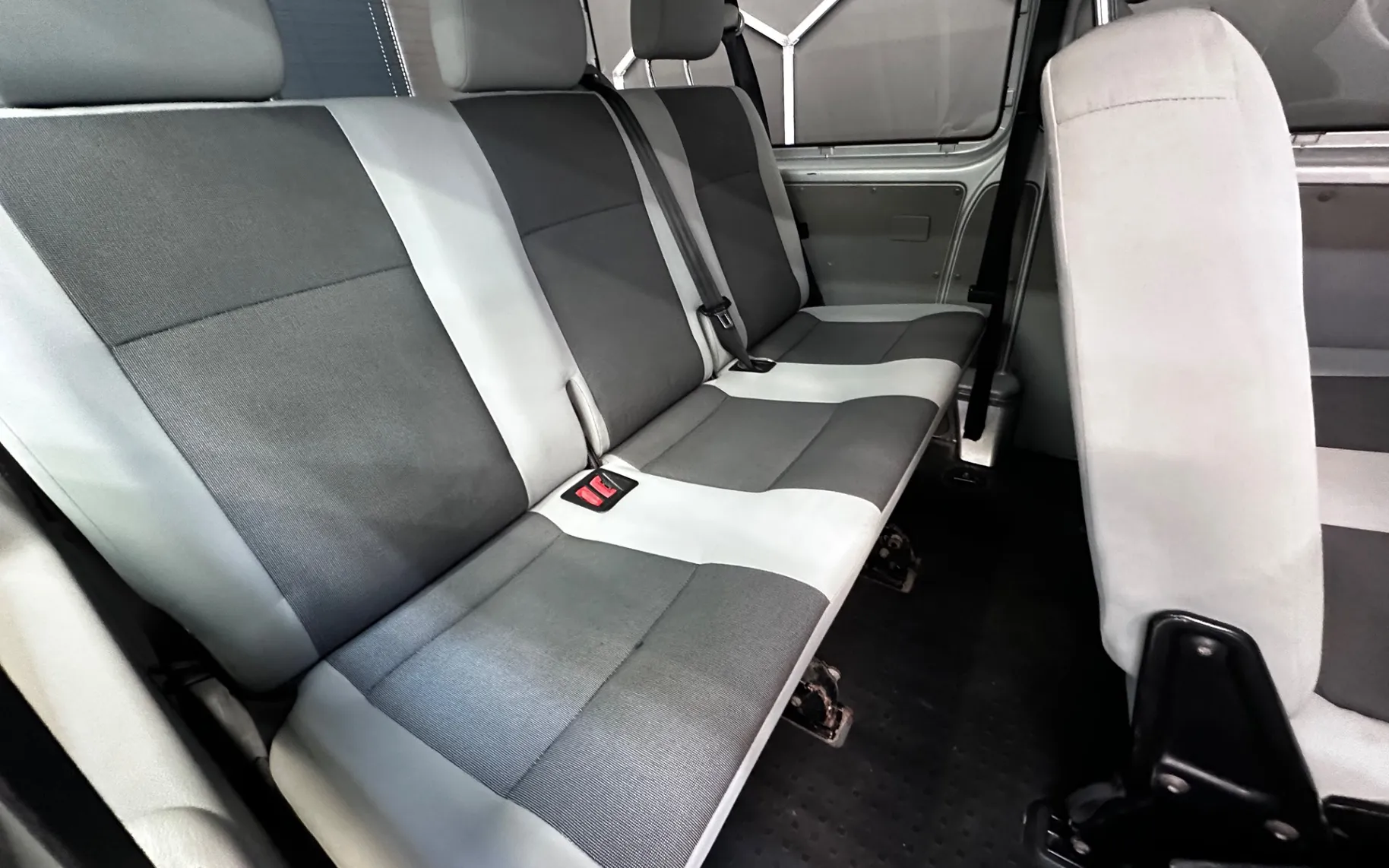 Notranja slika - VW Transporter - 2.0 TDI 9 SEDEŽEV... - 12