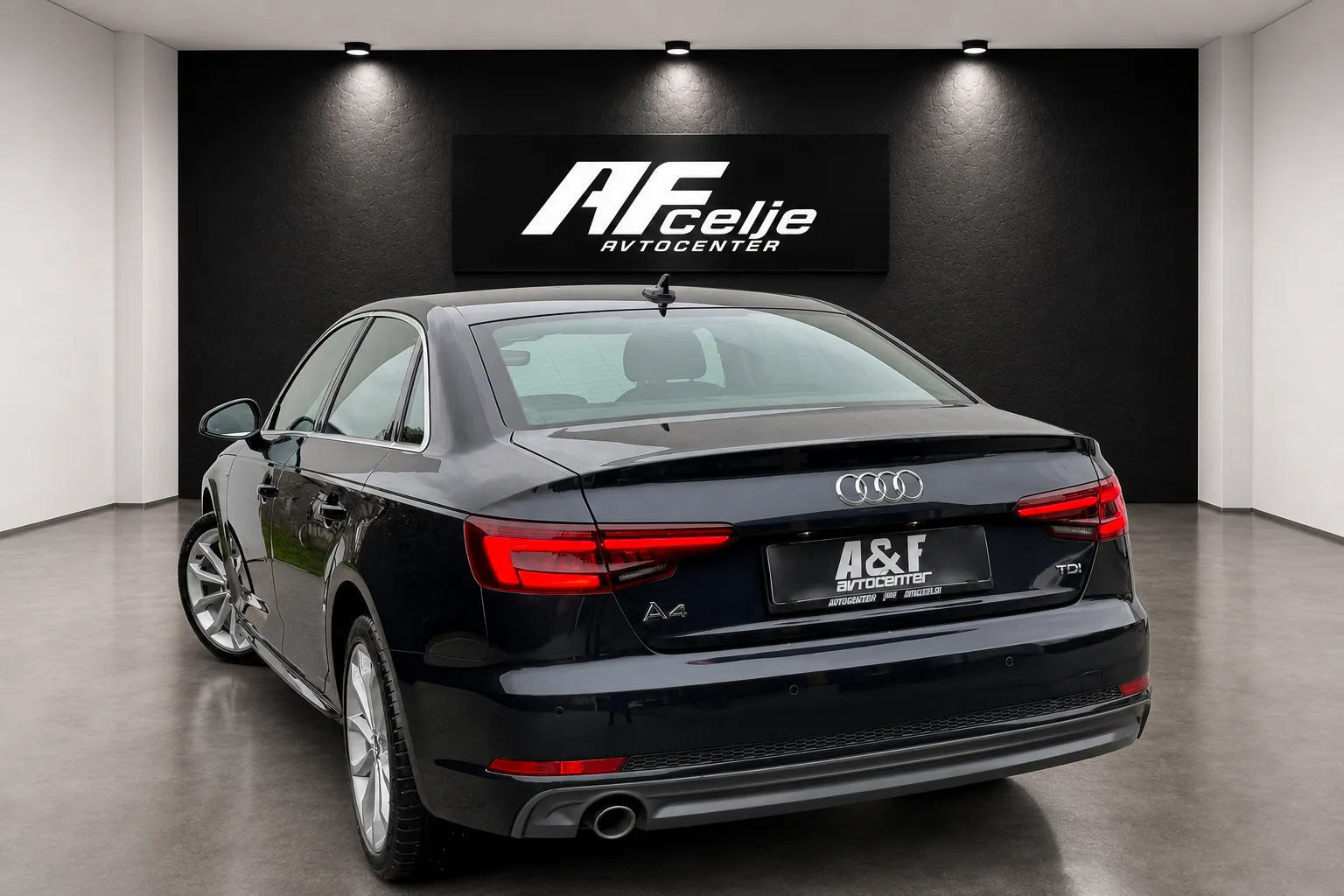 Notranja slika - Audi A4 - 2.0 TDI-S LINE-XENON+LED-LIZING ZA TUJCE-NAVI- - 7