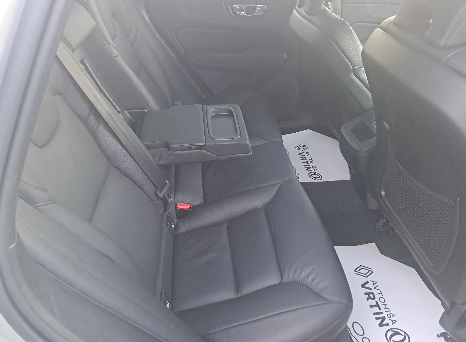 Zunanja slika - Volvo XC60 - B4D AUT Inscription Z ENOLETNIM JAMSTVOM - 9