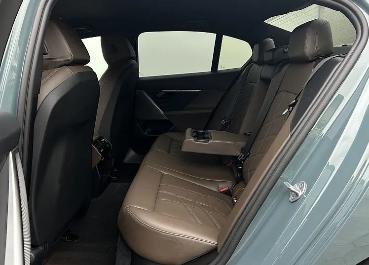 Zunanja slika - BMW Serija 5 - : 520i-M-OPTIK-VIRTUAL-NAVI-KAMERA-ALU19 - 11