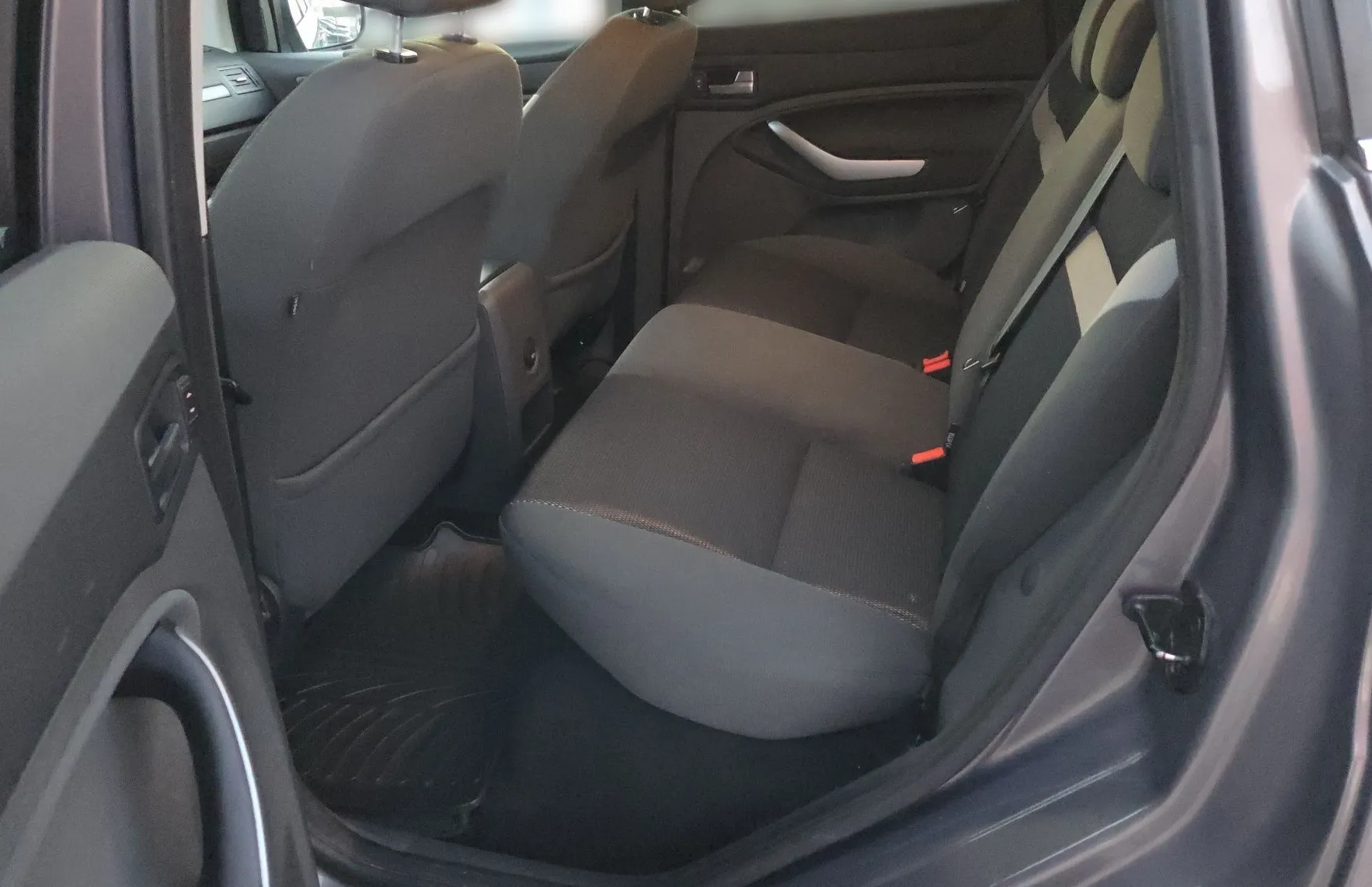 Zunanja slika - Ford Kuga - 2.0 TDCI 103kW DPF 4x2 Titanium - 11
