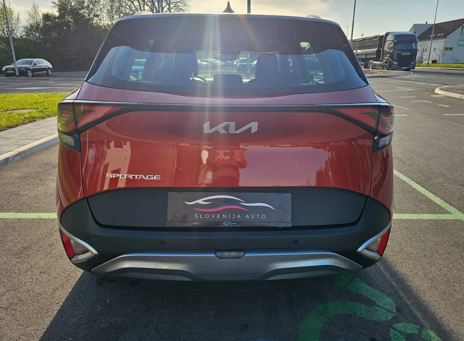 Zunanja slika - KIA Sportage - 1.6CRDi StyleDCT|fuLED|AC|kamera|NAVI|ASSIS|28tKM - 4