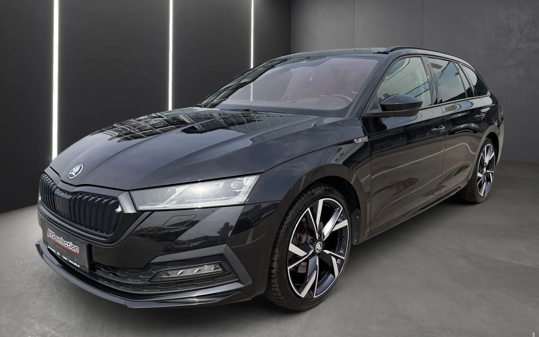 Zunanja slika - Škoda Octavia - Combi 4x4 2.0 TDI Sportline DSG-19 COL-Matrix LED. - 1