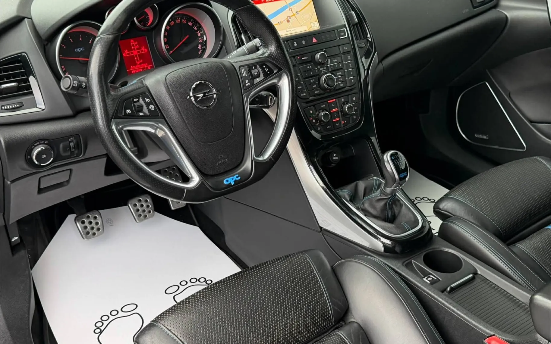 Notranja slika - Opel Astra - 2.0 TURBO•OPC•GTC•LED•RECARO•INFINITY•PDC•ODLIČE - 8