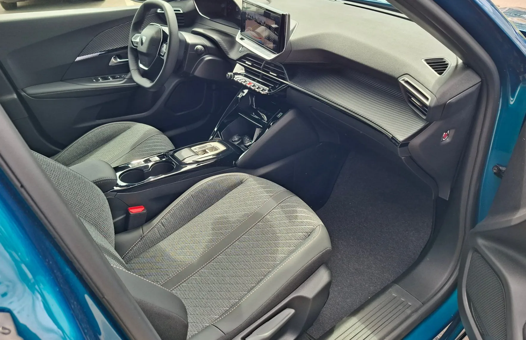 Zunanja slika - Peugeot 2008 - 1.2 MHEV 145 Allure Avt. - 7