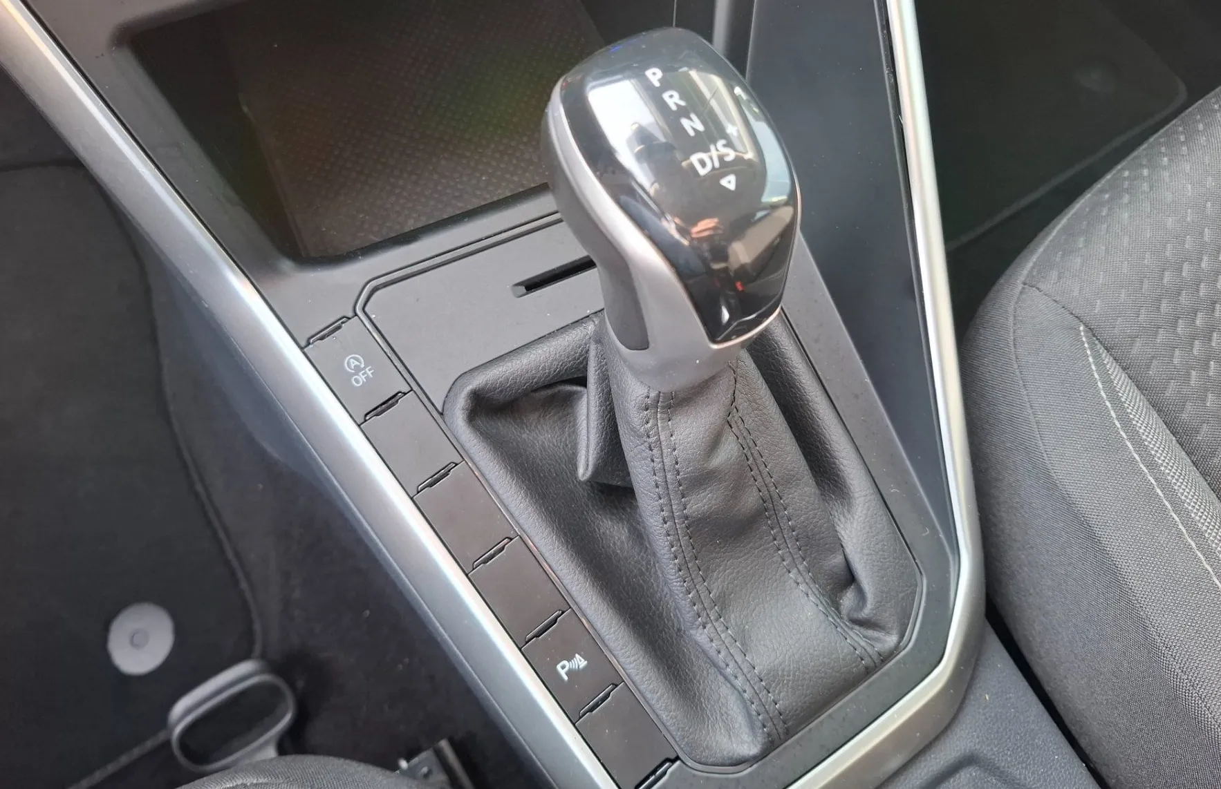 Zunanja slika - Volkswagen Taigo - 1.0 TSI AVTOMATIK+ACC+PDC+DAB+NAVI + SERVISNA KNJ. - 16