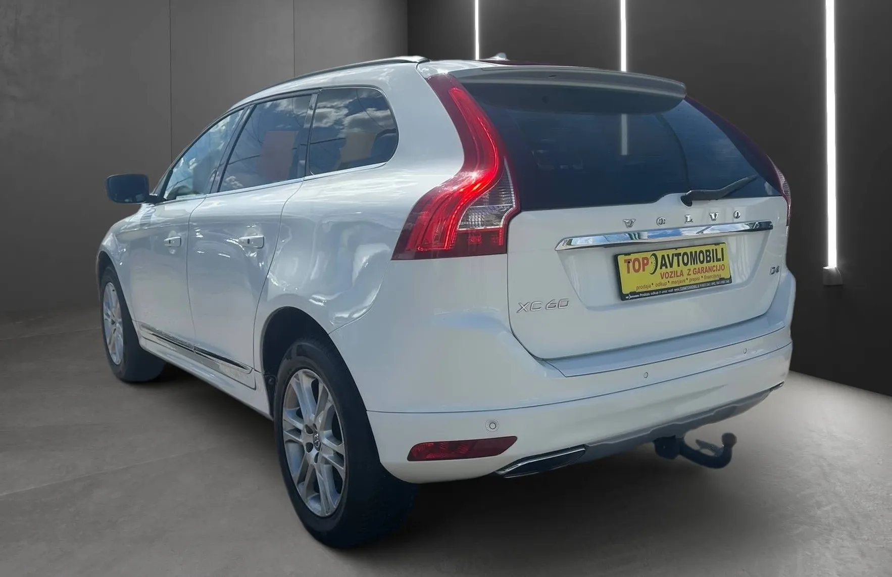 Zunanja slika - Volvo XC60 - D4 XENON HI-FI TEMPOMAT NAVI VIRTUAL PDC - 5