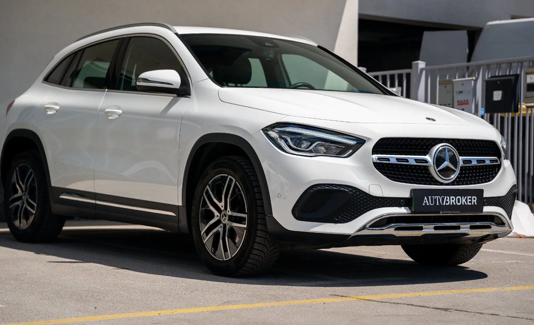 Zunanja slika - Mercedes-Benz GLA-Razred - GLA 180 AUT. LED tempomat ambient. osvet. - 3