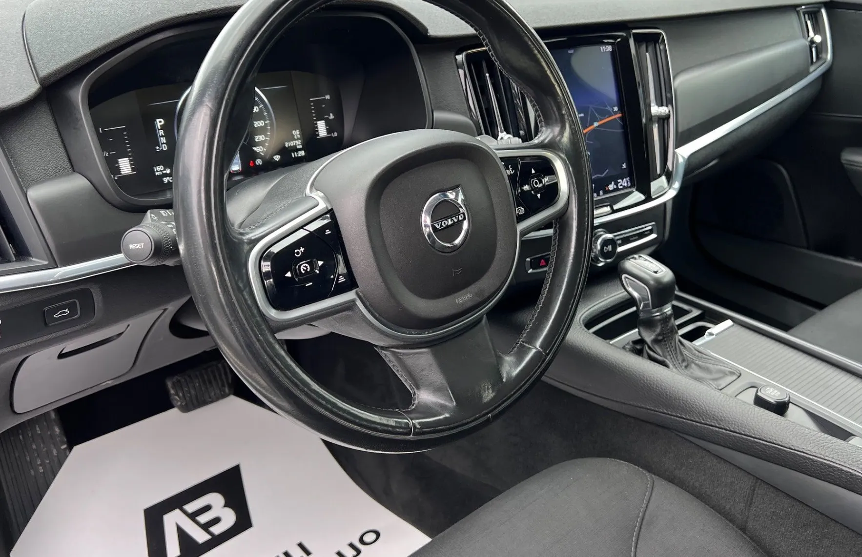 Zunanja slika - Volvo V90 - 2.0D+ACC+FULL LED++NAVI+PDC+KLJUKA+NOVE PNEVMATI.. - 11