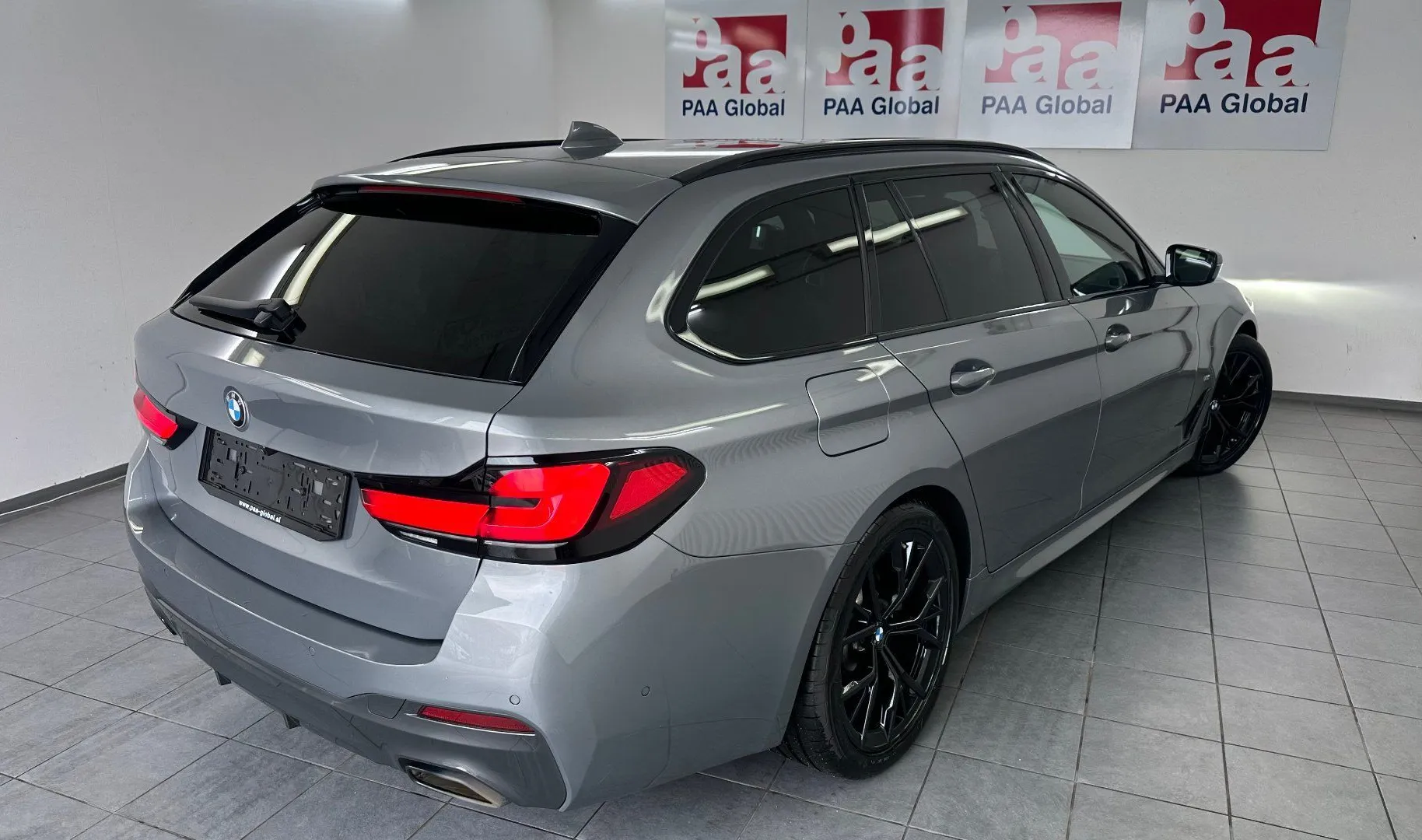 Zunanja slika - BMW Serija 5 - 520d Avt.M Sport.NEMŠKI+4ALU.KAMERA.PANORAMA.USNJE - 7