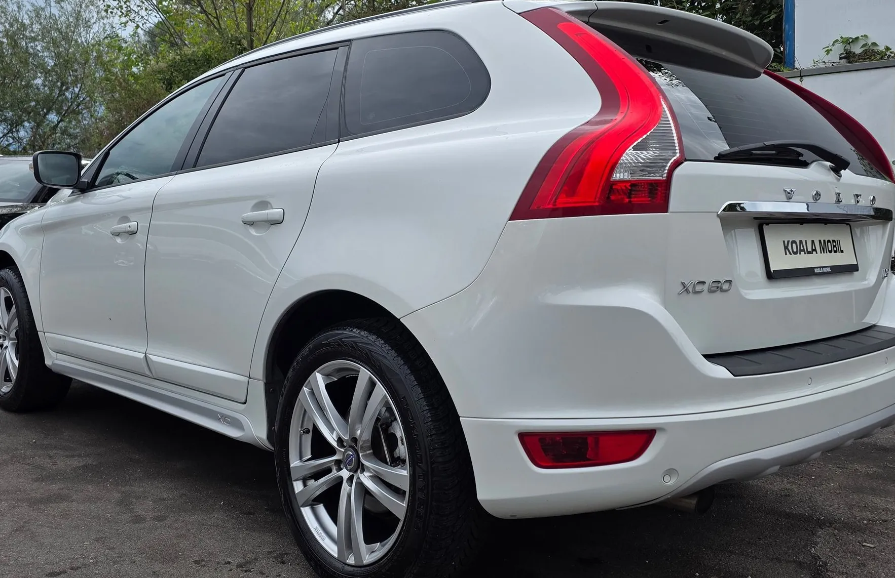 Zunanja slika - Volvo XC60 - FWD D4 MOMENTUM AVTOMATIK-ALU PLATIŠČA-KLIMA-NAVI - 6