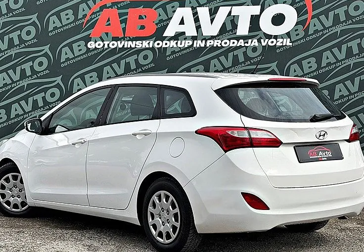 Zunanja slika - Hyundai i30 Wagon - 1.6 CRDi Comfort+94KW+LED+PROSTOROČNO TEL+AVTKLIMA - 7