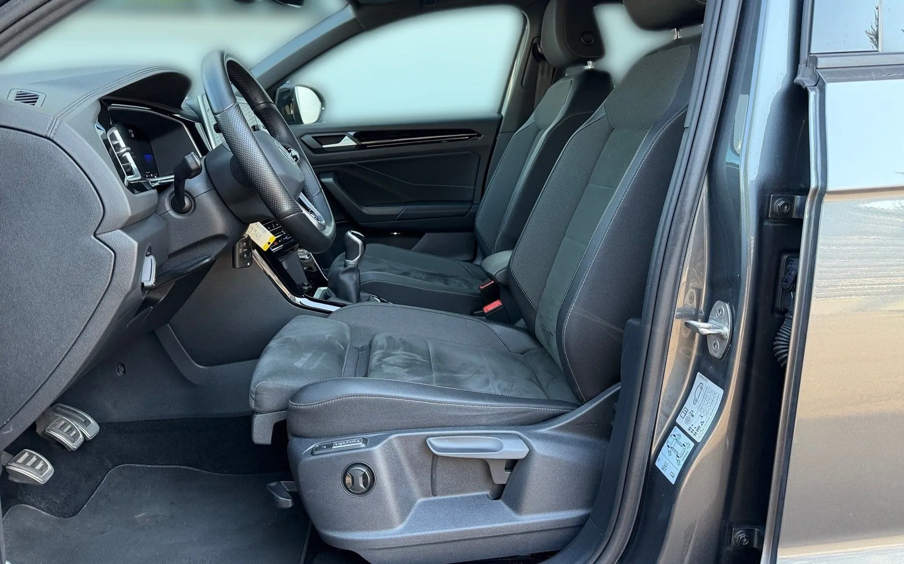 Notranja slika - Volkswagen T-Roc - 1.0 TSI BMT R-Line-Masaža-ACC-PDC-Kamera-IQ Light - 7