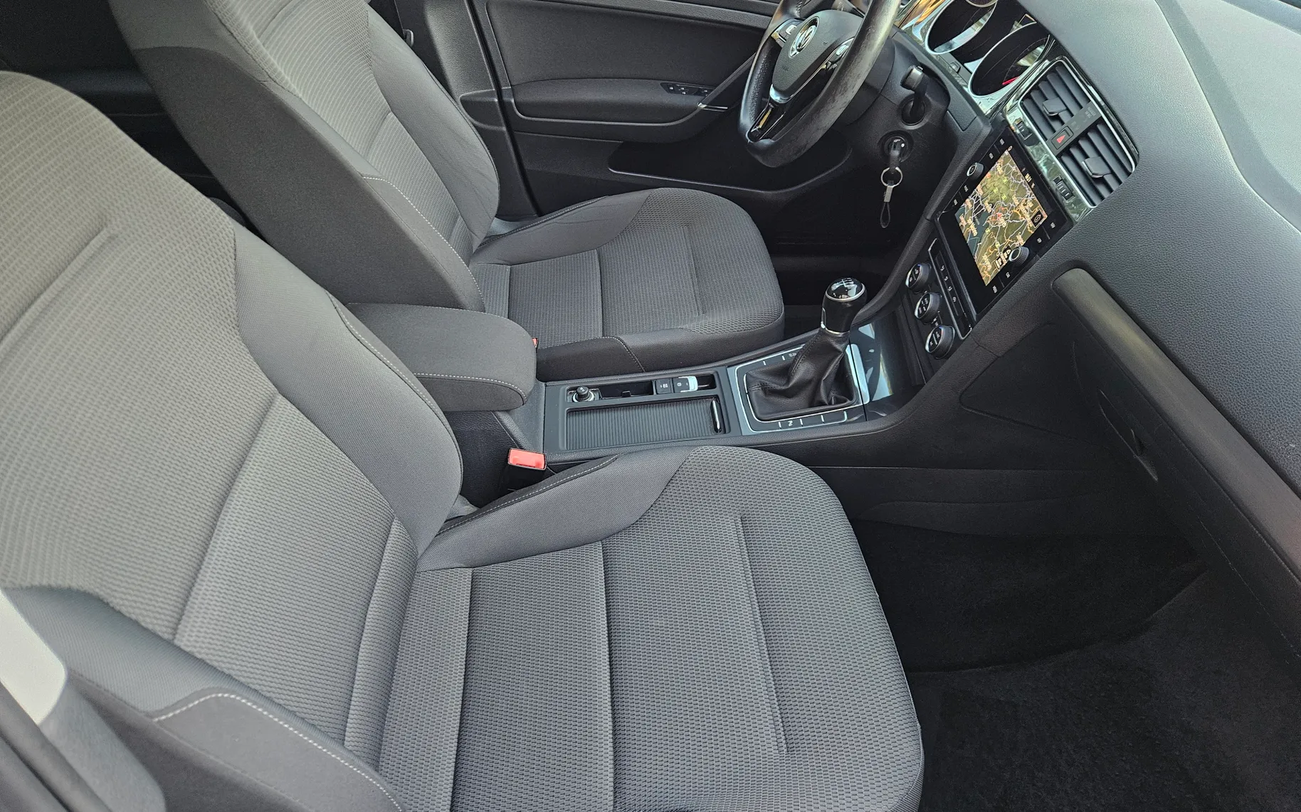 Notranja slika - Volkswagen Golf - 1,6 TDI BMT Comfortline - 13