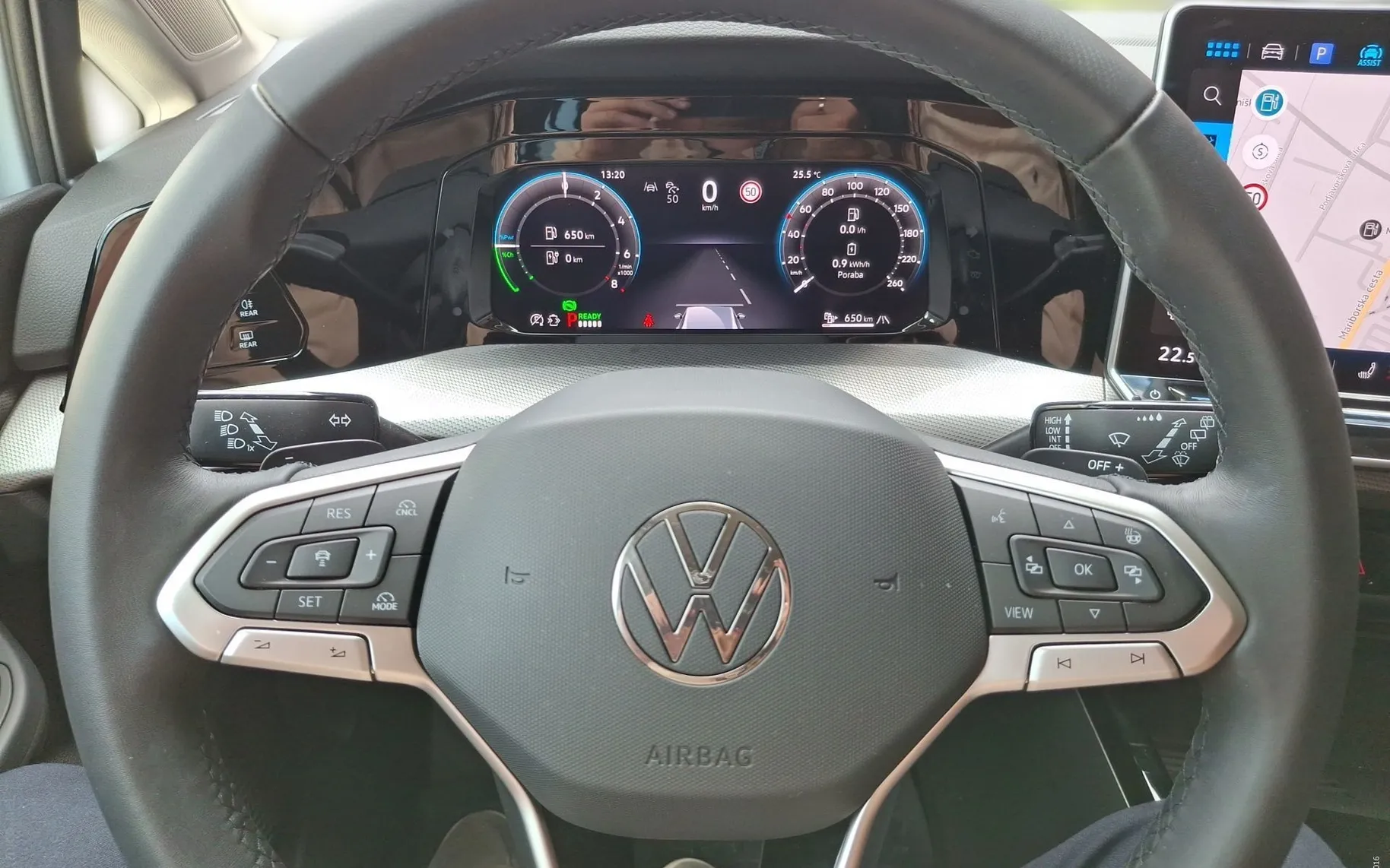 Notranja slika - Volkswagen Golf - 1.5 eHybrid DSG Style 204KM - 8