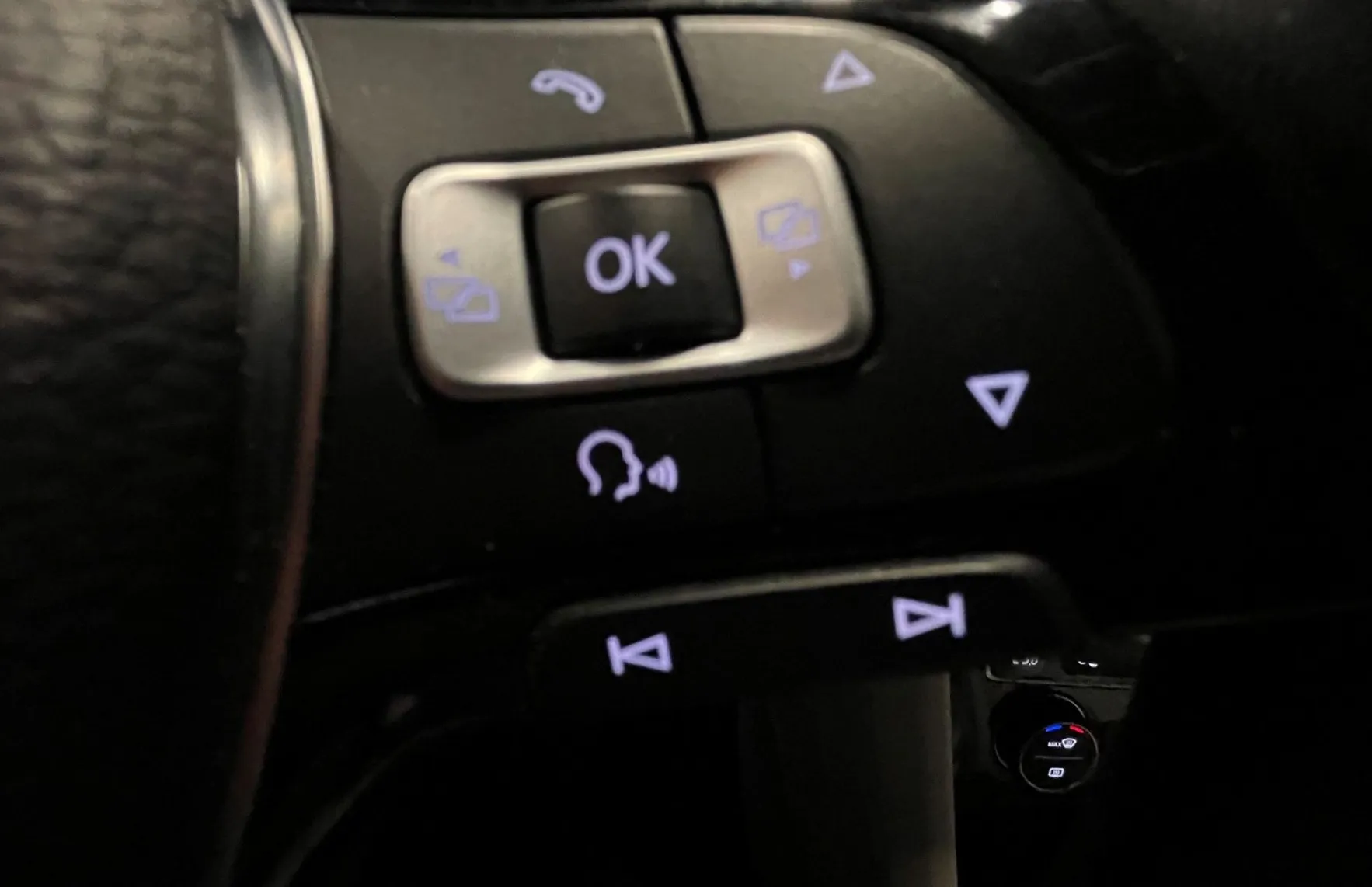 Zunanja slika - Volkswagen Tiguan - R-LINE 2.0 TDI BMT 176 KW DSG NAVI.2XPDC.KAMERA - 8