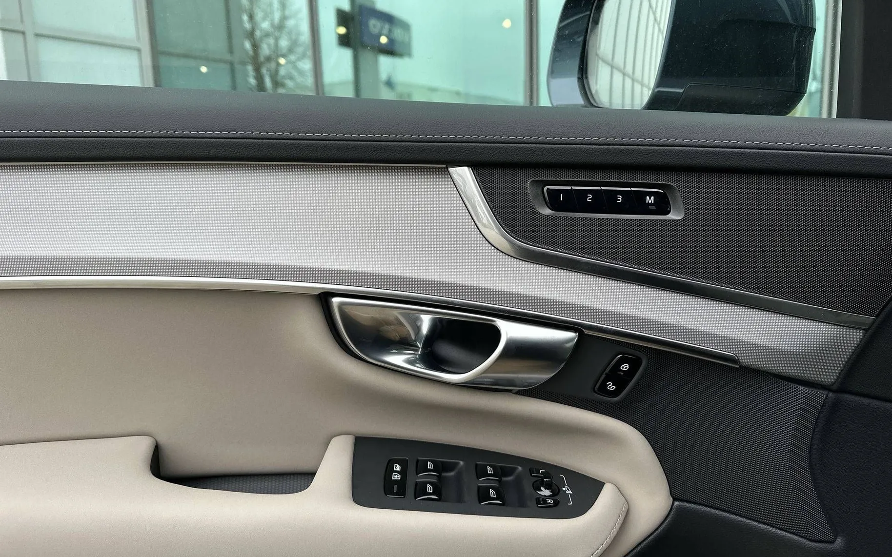 Notranja slika - Volvo XC90 - B5 P Core Bright 7s AT AWD 3 leta gar. + 3 serv - 14