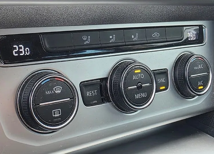 Zunanja slika - VW Passat - Variant 2.0 TDI COMFORTLINE DSG KAMERA-ALU-NAVI-PDC - 16