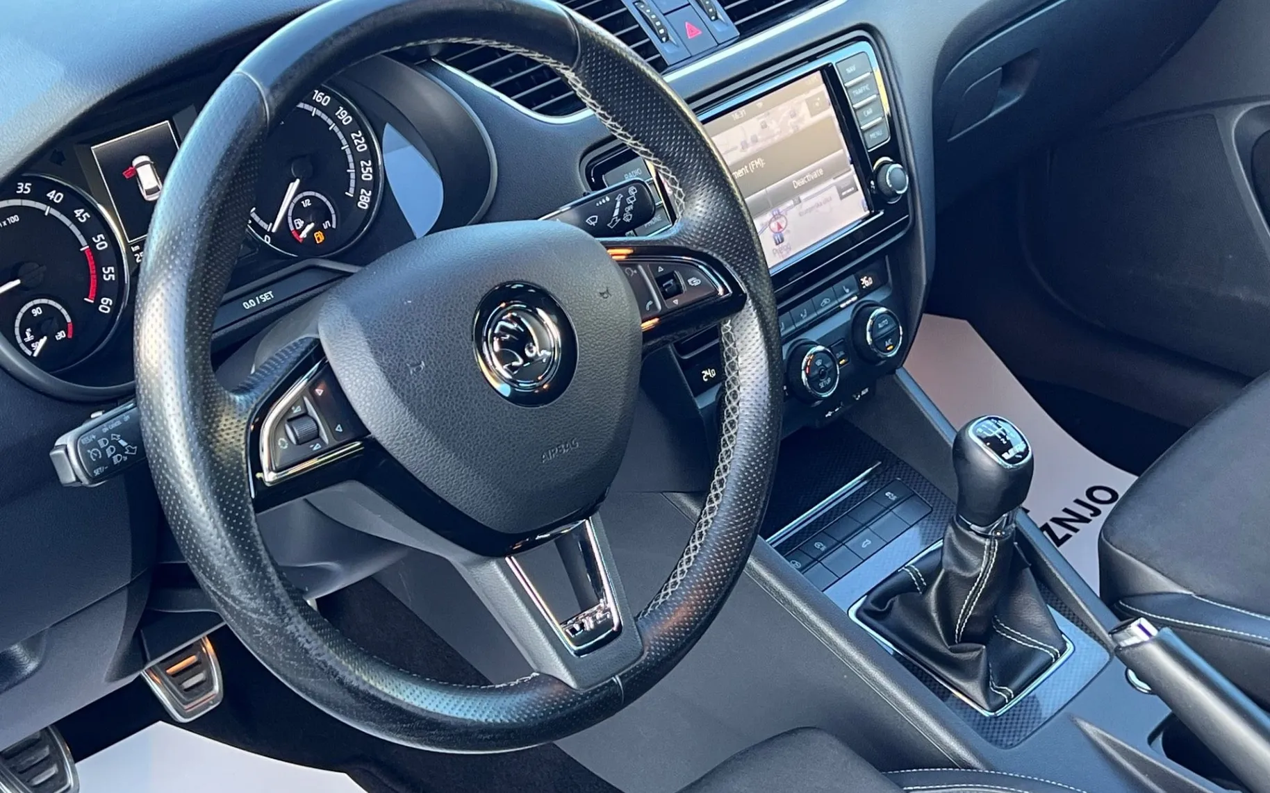 Notranja slika - Škoda Octavia - 2.0 TDI RS+XENON+NAVI+PDC+KLJUKA - 11