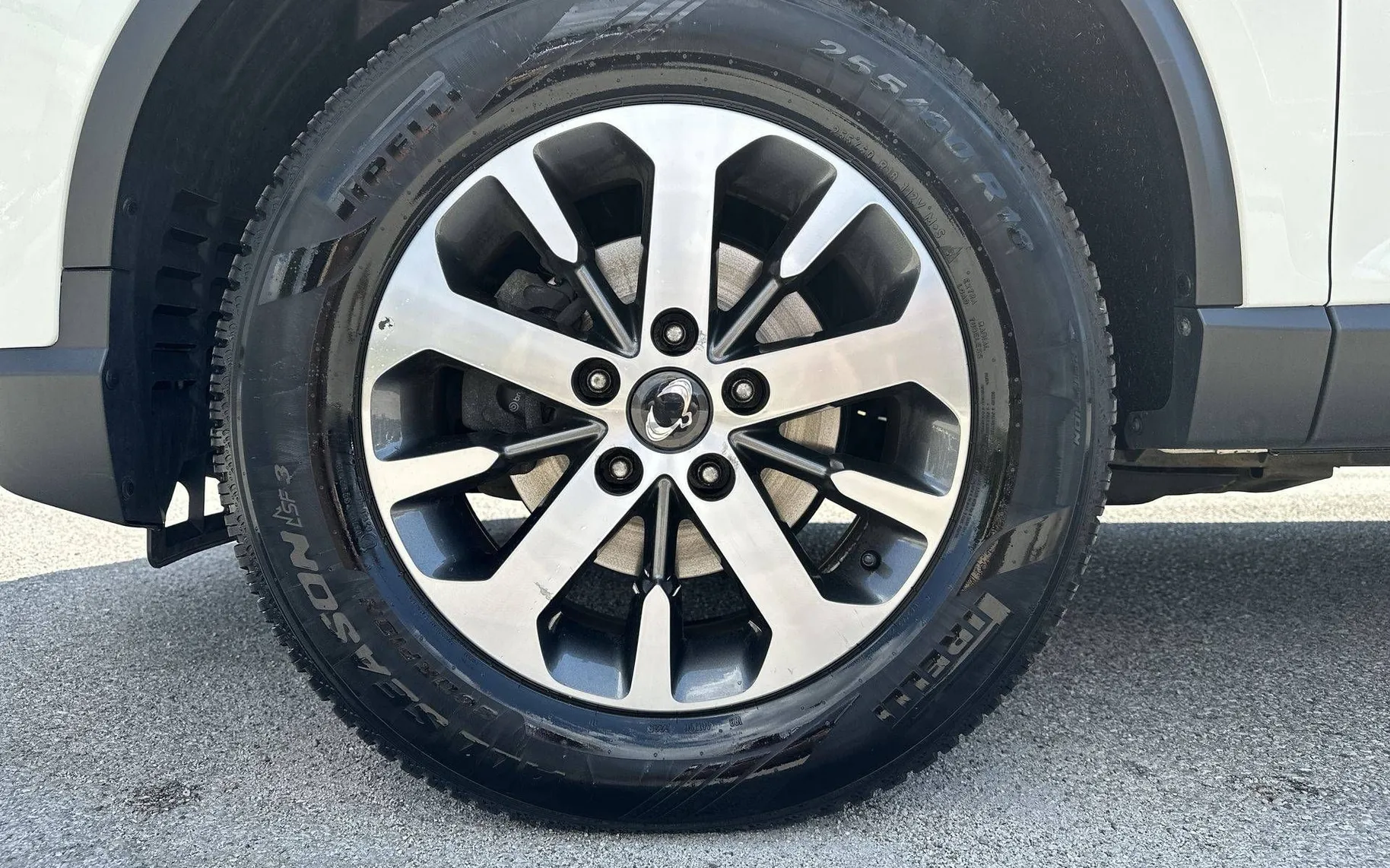 Notranja slika - SsangYong Rexton - 2.2 XDi Limited 4WD AT - 9