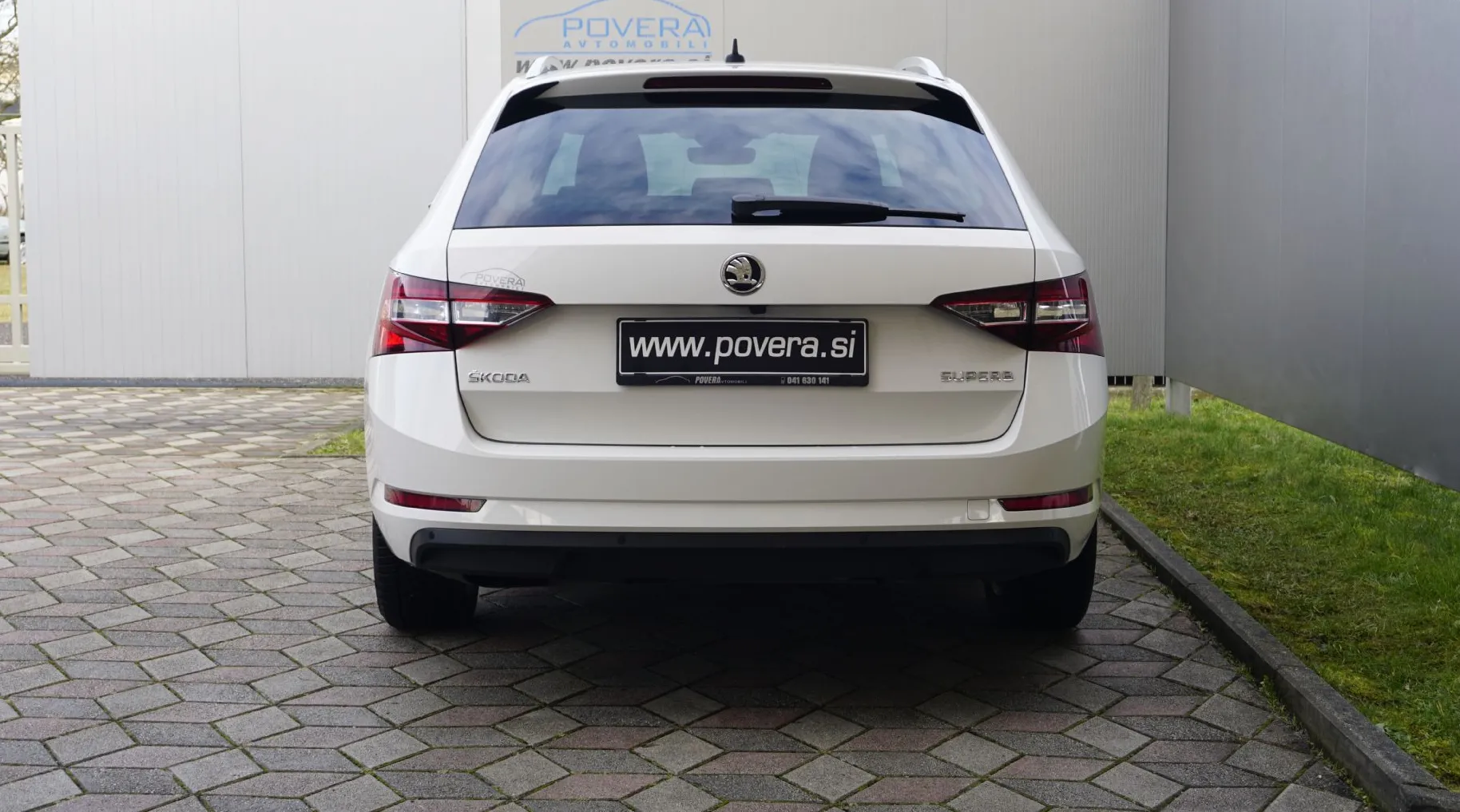 Zunanja slika - Škoda Superb - 2.0 TDI Style Combi  110 kW+Xenon+Memory+ACC+Kamer - 7