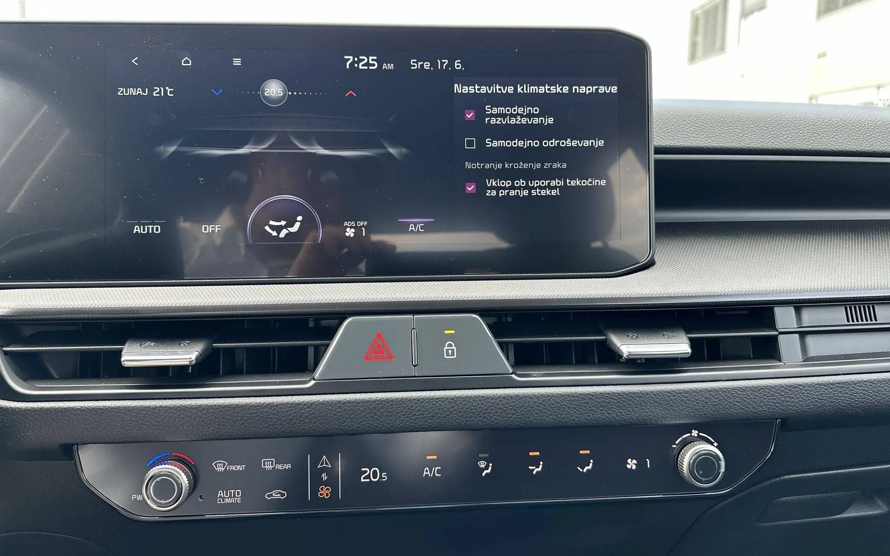 Notranja slika - KIA Stonic - 1.0 T-GDi LX Life - 19