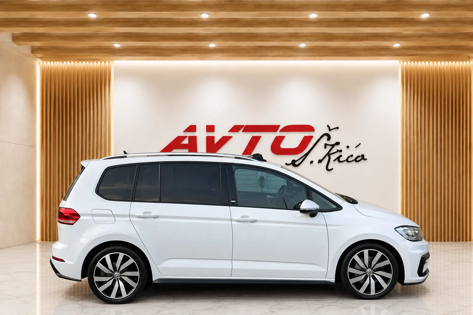 Zunanja slika - VW Touran - 2.0 TDI-R-LINE-BI-XENON-LED-PANORAMA-NAVI-PDC-... - 4
