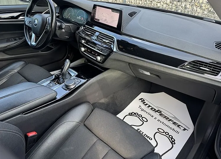Zunanja slika - BMW Serija 5 - : 520d aut. |PANO|KAM|AMBI| - 11