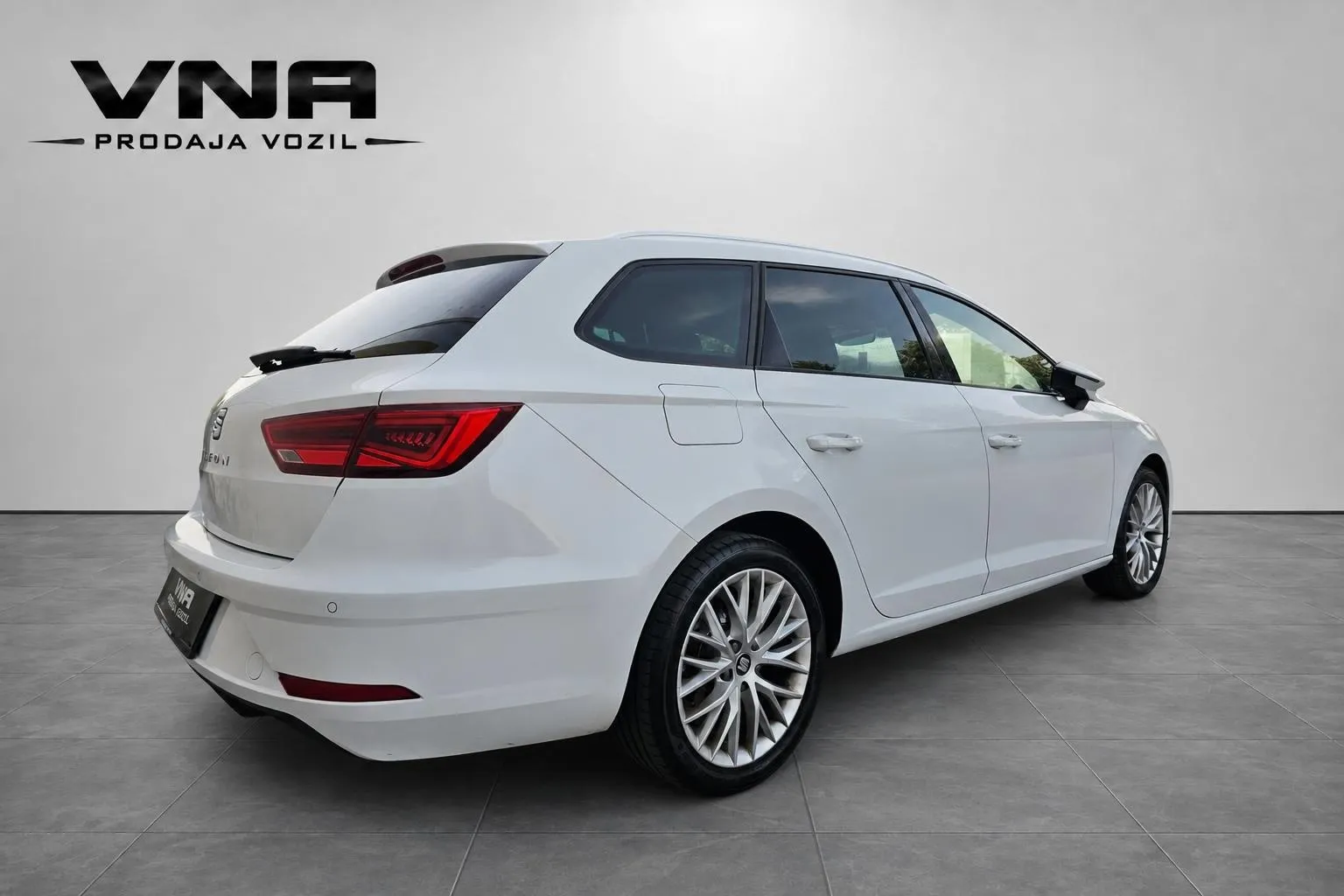 Zunanja slika - Seat Leon - ST 1.6 TDI DSG STYLE |LED|KAMERA|TEMPOMAT|APP|TOP| - 6