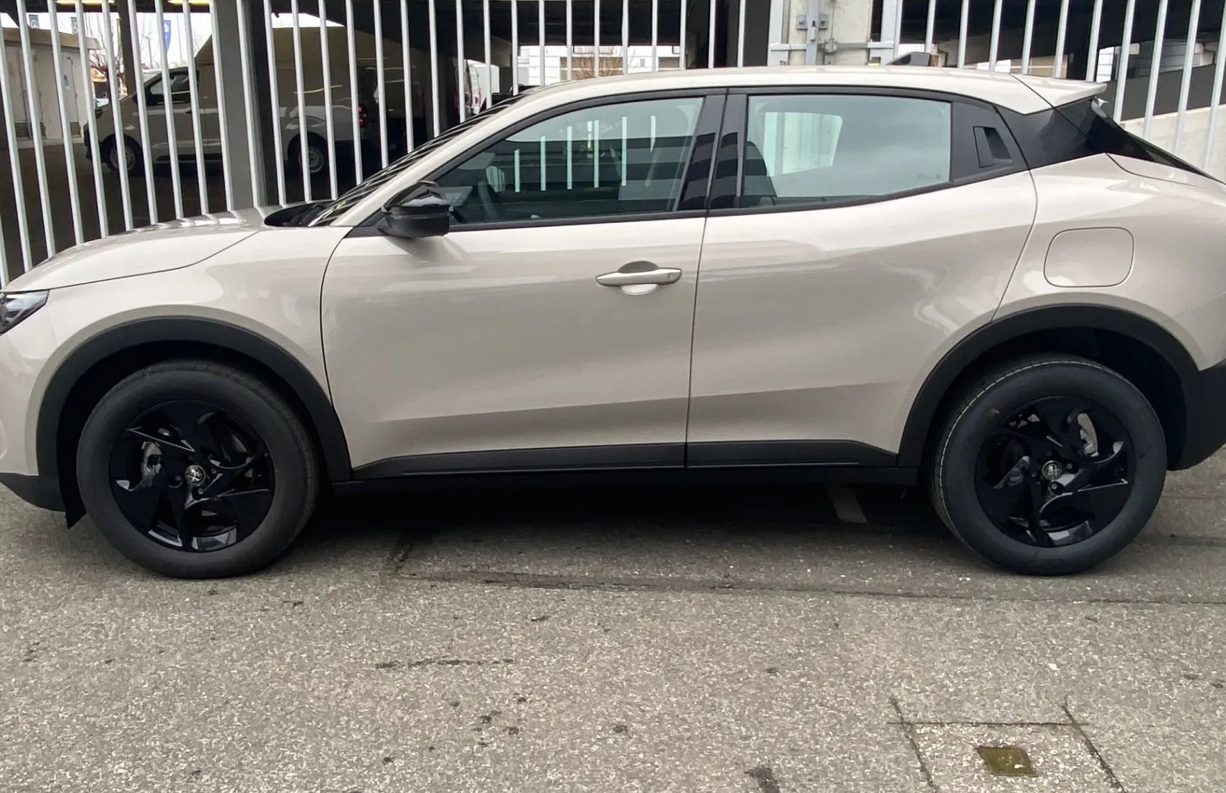Zunanja slika - Alfa Romeo Junior - 1.2 E-DCT6 MHEV 136KM CORE - 3