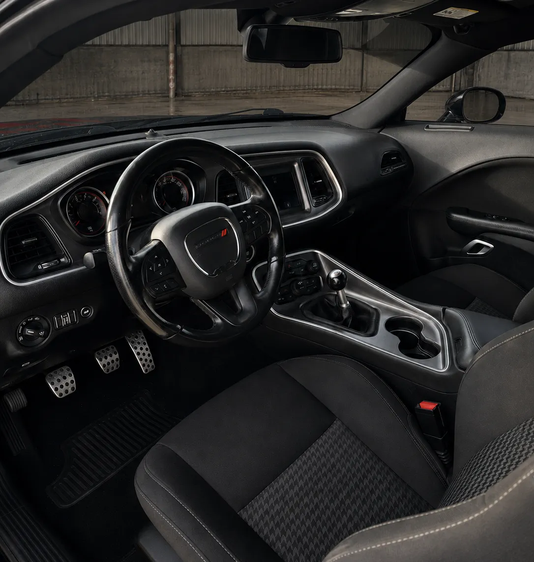 Notranja slika - Dodge Challenger - R/T 5.7 HEMI - 5