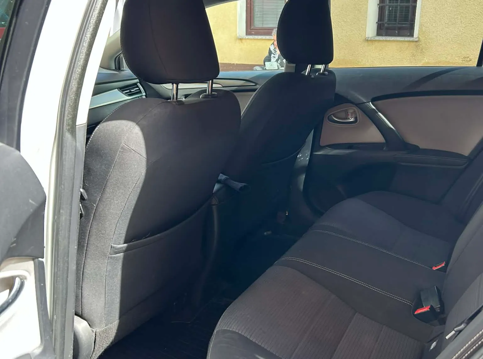 Notranja slika - Toyota Avensis - Wagon 2,0 D-4D Sol - 6