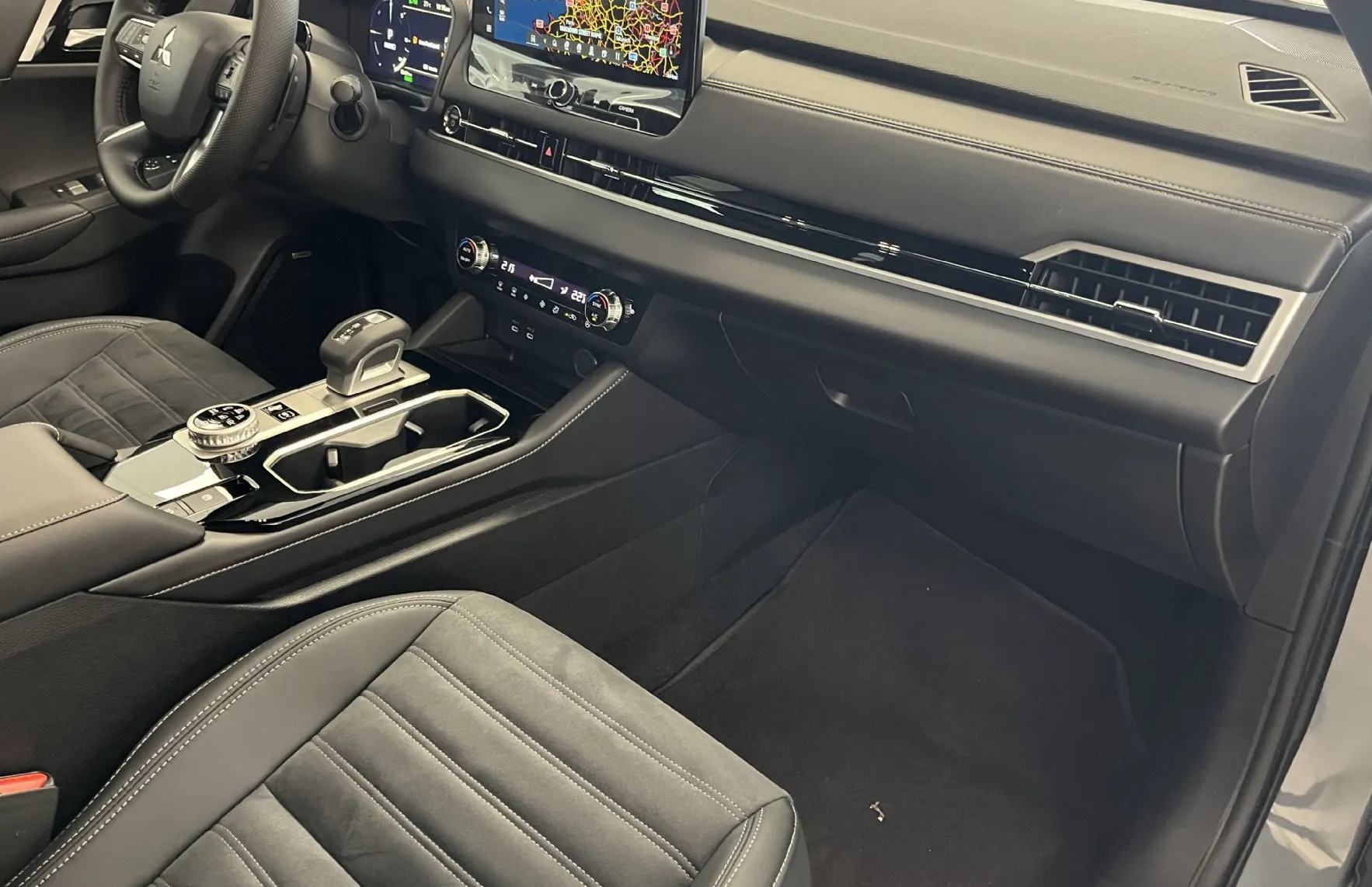 Zunanja slika - Mitsubishi Outlander - 2.4 PHEV Intense Auto - 7.000 EUR AKCIJA - - 9