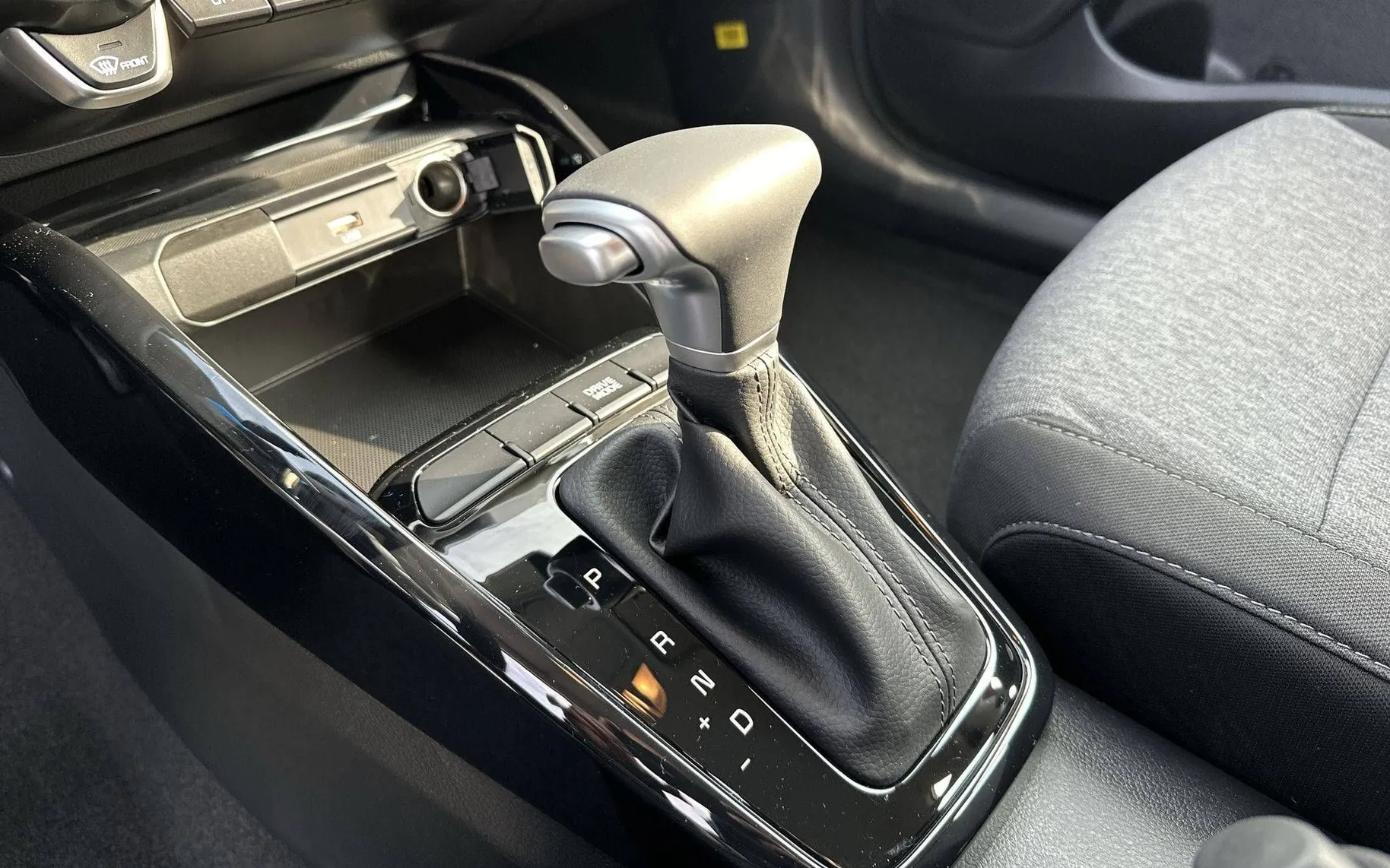 Notranja slika - KIA Stonic - 1.0 T-GDi LX Urban+ DCT - 20