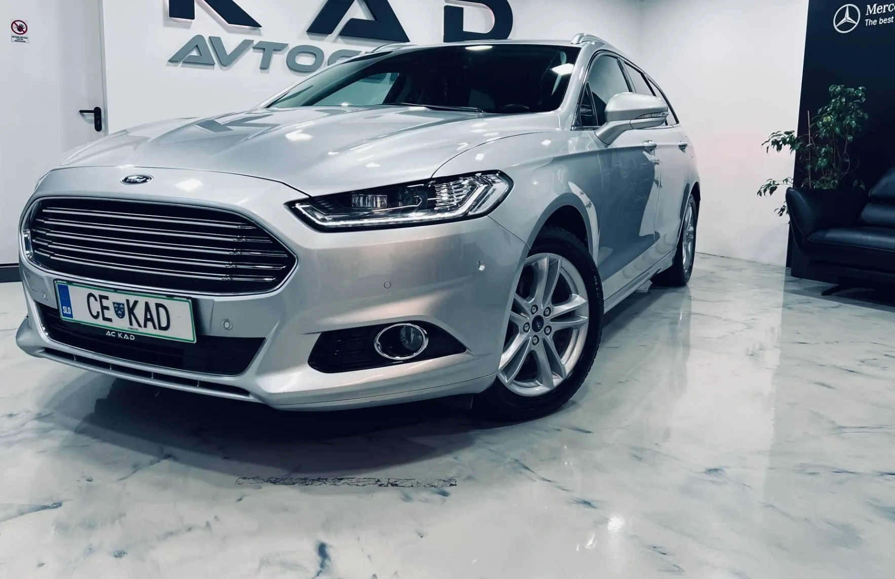 Zunanja slika - Ford Mondeo - 2.0 TDCi 132 kW Powershift Titanium - 1