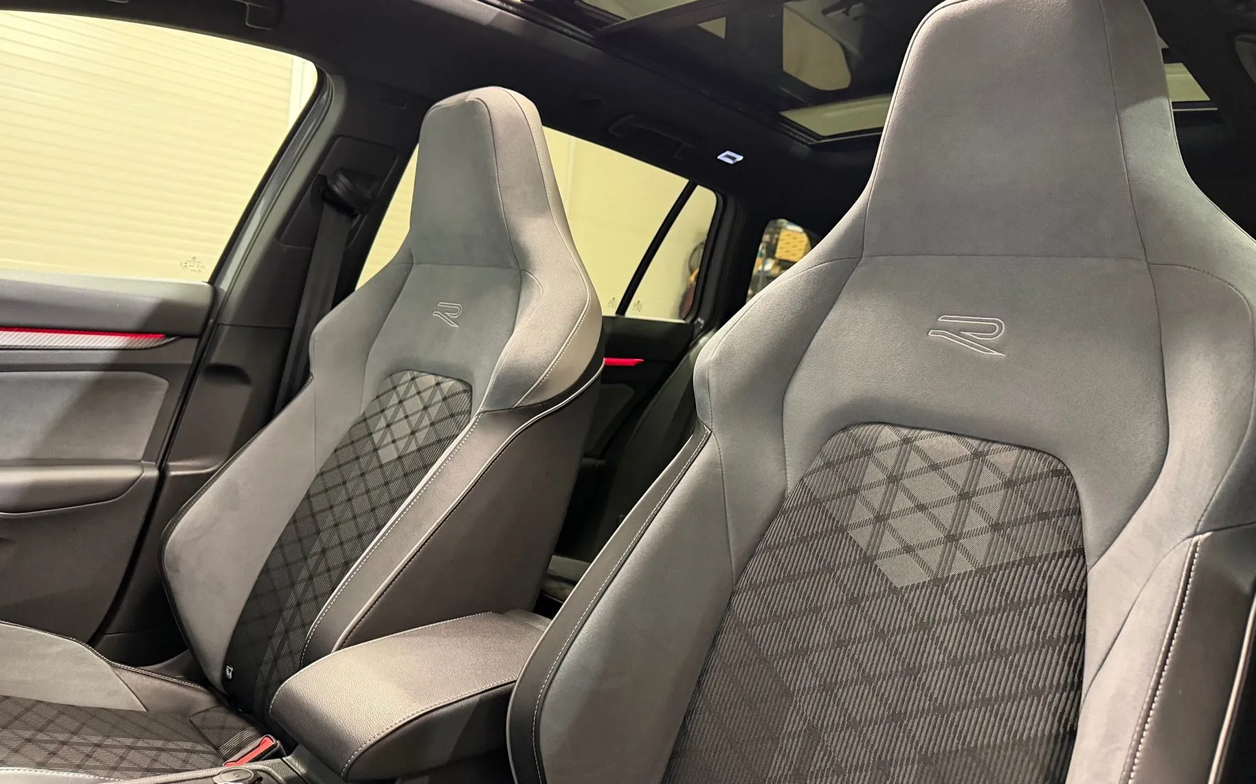 Notranja slika - VW Golf Variant - 2.0 TDI R-LINE-VIRTUAL-PANORAMA-ACC-IQ-KAMERA-NA.. - 11