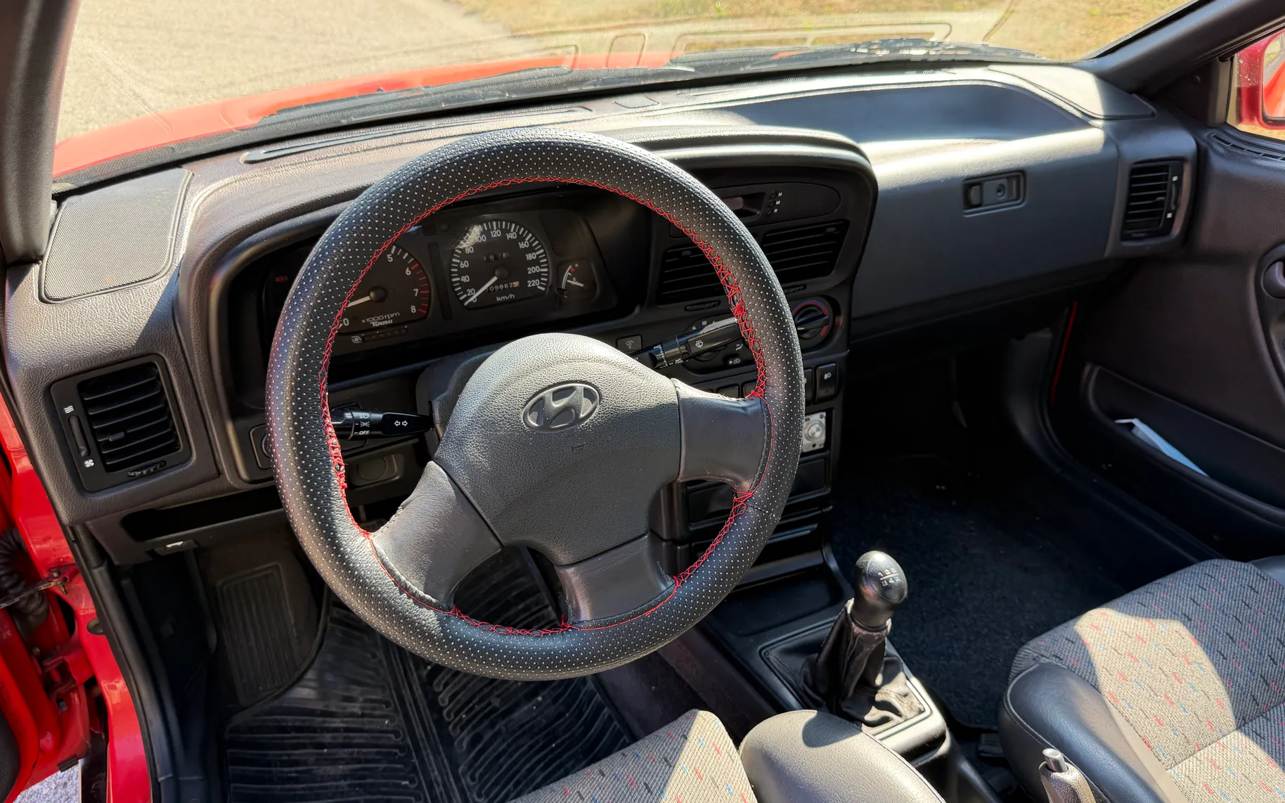 Notranja slika - Hyundai S-Coupé - 1.5 Turbo - 5