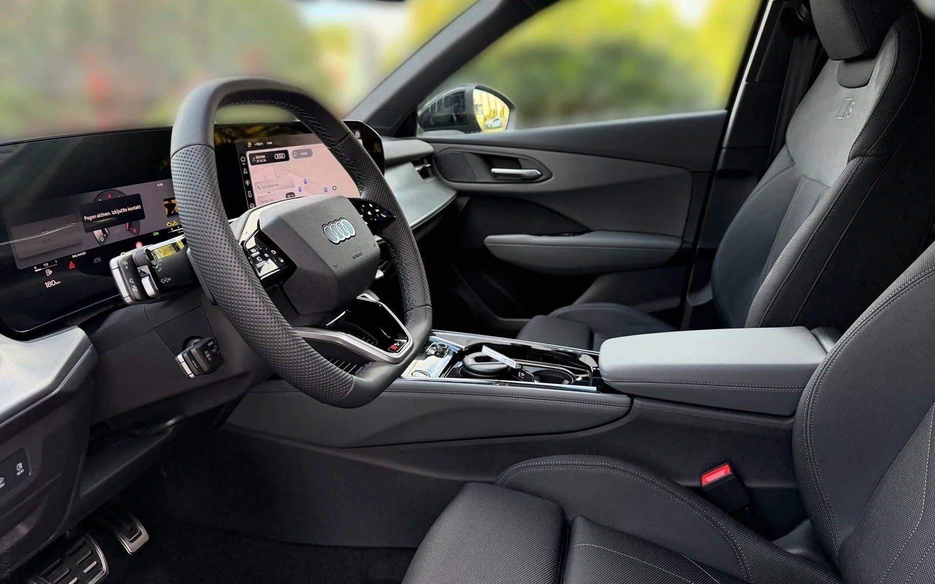 Notranja slika - Audi Q3 - TFSI quattro S tronic - 7