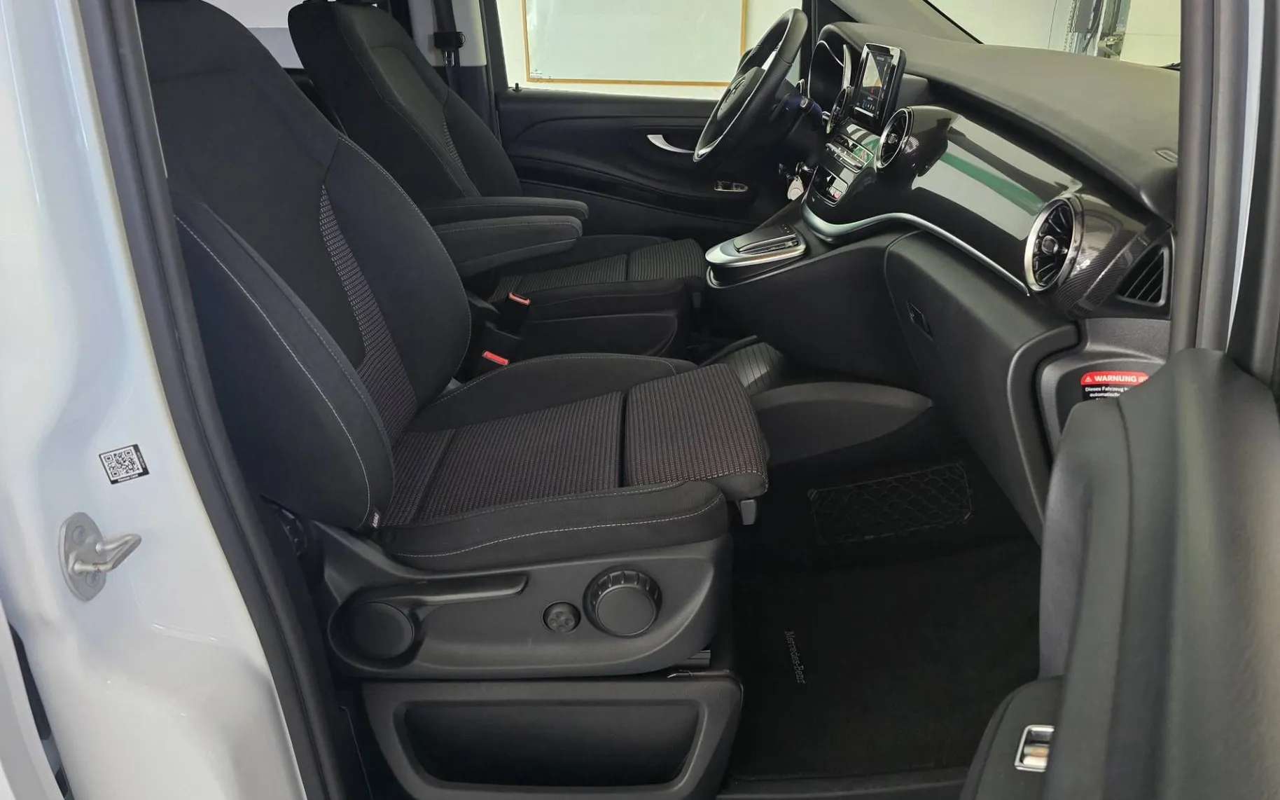 Notranja slika - Mercedes-Benz V-Razred - V 220 d Edition Lang-dolgi Avt. - LED.navi.kamera - 15